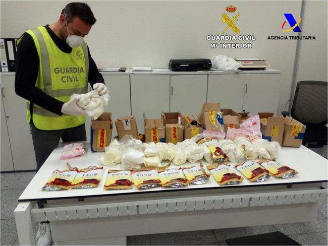 La droga llegaba camuflada en paquetes desde Hong Kong | GUARDIA CIVIL ep la droga llegaba camufladapaqueteshong kong