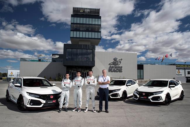 Marc Márquez, Dani Pedrosa y Toni Bou prueban en el Jarama el Honda Civic Type R | HONDA ESPAÑA ep marc marquez dani pedrosatoni bou pruebanjaramahonda civic type r