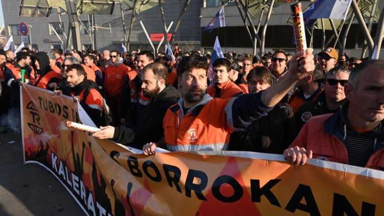 ep movilizacion de los trabajadores de tubos reunidos en las inmediaciones del palacio euskalduna en ep movilizacion de los trabajadores de tubos reunidos en las inmediaciones del palacio euskalduna en