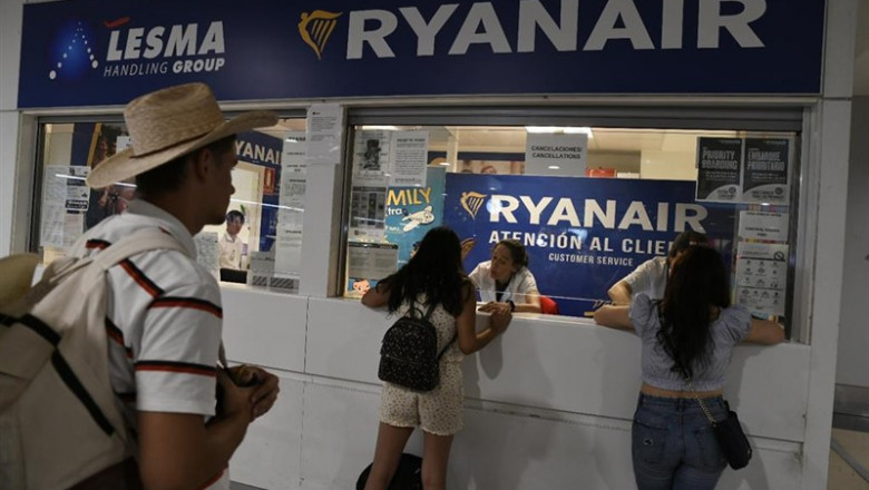 Pasajeros en el mostrador de Ryanair en el Aeropuerto de Madrid-Barajas. Archivo | Oscar del Pozo - Europa Press - Archivo ep pasajeros en el mostrador de ryanair en el aeropuerto de madrid-barajas archivo