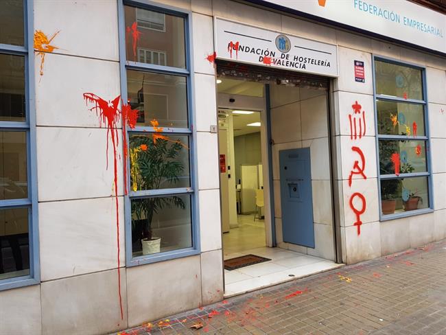 Pintadas en la sede de la FEHV en València | FEHV ep pintadasla sedela fehvvalncia