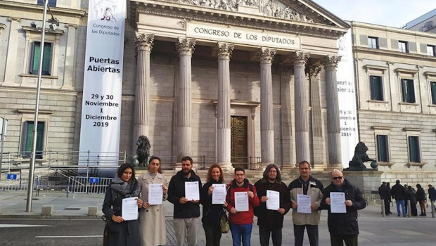 ep representantes de la plataforma estatal por la escuela publica frente al congreso de los