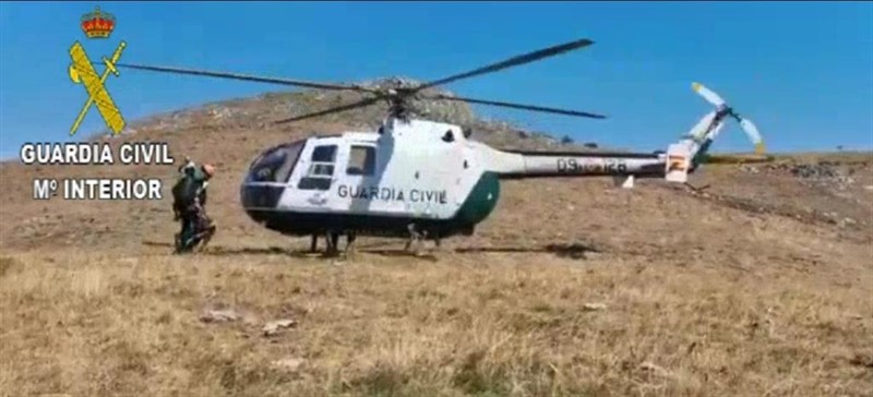 Rescate del ciclista en el Pico Fontañán en Pola de Gordón (León). | SUBDELEGACIÓN DEL GOBIERNO LEÓN. ep rescate del ciclista en el pico fontanan en pola de gordon leon