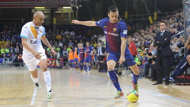 Sergio Lozano, del Barcelona Lassa, ante Ari, del Catgas Energía | LNFS ep sergio lozano del barcelona lassa ante ari del catgas energia