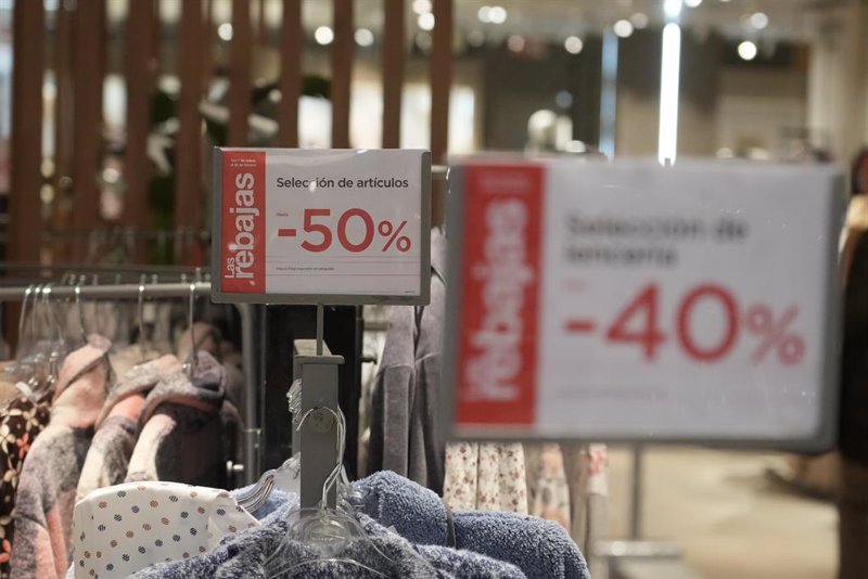 Arrancan las rebajas de verano de El Corte Inglés con descuentos que llegan hasta el 50%