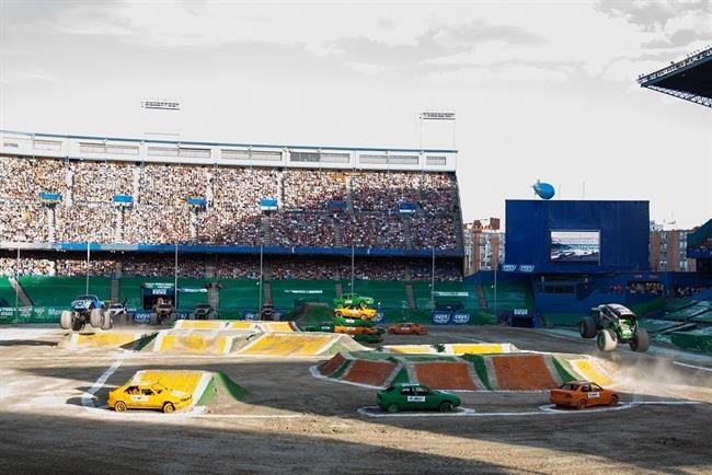 ep vicente calderonlos monster jam trucks