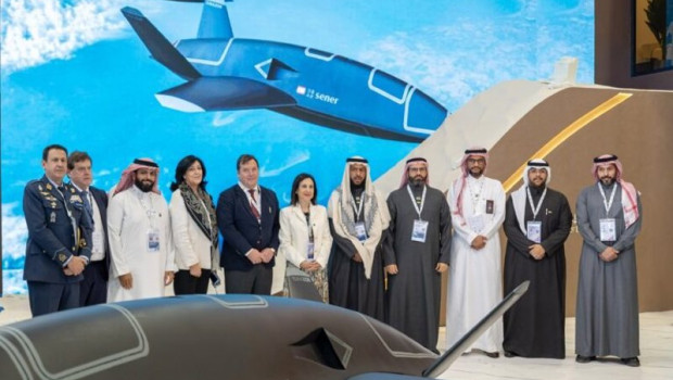 ep visita de la ministra de defensa al stand