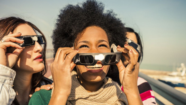 theme people solar eclipse gettyimages 466341196 universal within usage period 101212