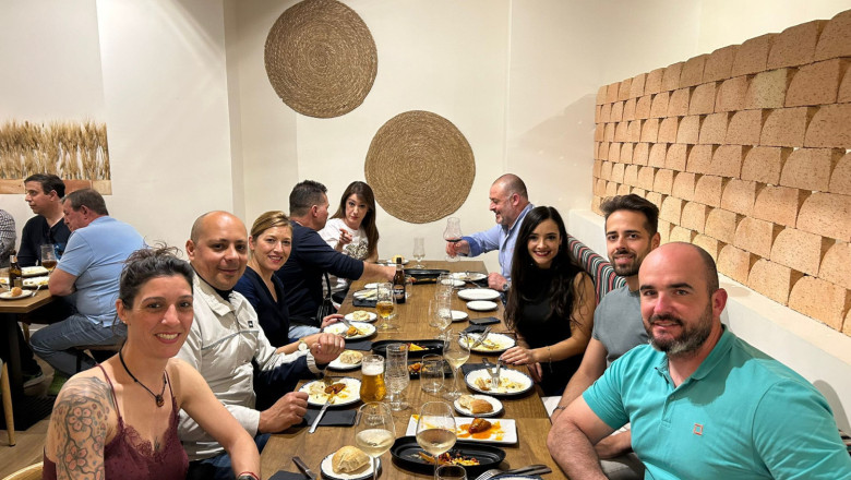 amigos y clientes durante la inauguracin 20240524153903 