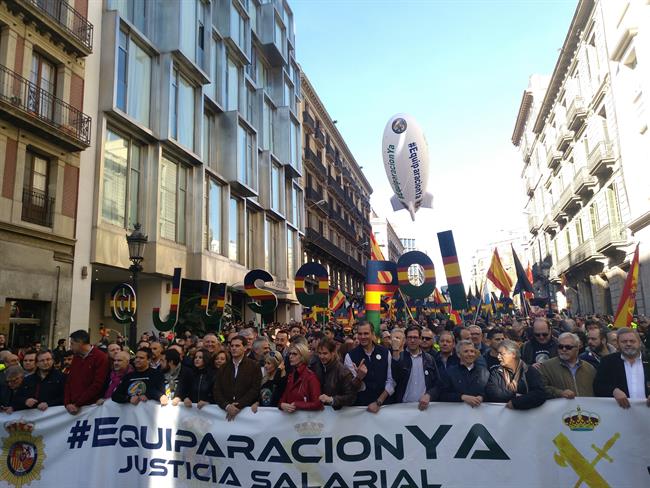 35.000 Policías Y Guardia Civiles Se Manifiestan Por La Equiparación Salarial | EUROPA PRESS ep 35000 policiasguardia civilesmanifiestanla equiparacion salarial
