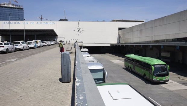 ep archivo   autobuses en el primer dia de la operacion salida de verano en julio