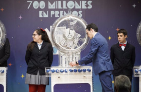 ep archivo   preparacion de los bombos y las bolas antes de la celebracion del sorteo extraordinario