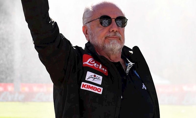 ep aurelio de laurentiis saluda a los aficionados