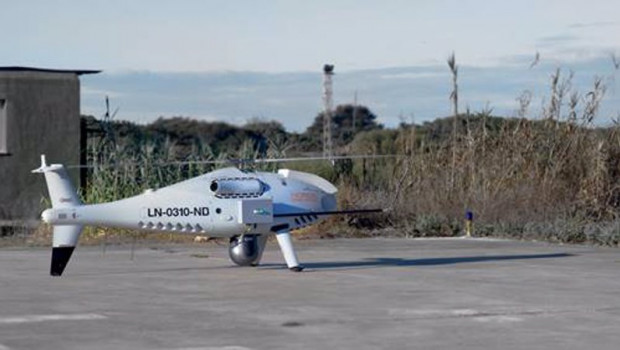 ep dron modelo schiebel camcopter s100 destinado a controlar las emisiones en el estrecho