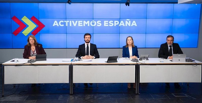 El líder del PP, Pablo Casado, junto a Elvira Rodríguez, Ana Pastor y Enrique López que coordinarán las medidas económicas, sanitarias y jurídicas del PP en la desescalada. Madrid, 12 de mayo de 2020. | TAREK (PP) ep el lider del pp pablo casado junto a elvira rodriguez ana pastor y enrique lopez que coordinaran