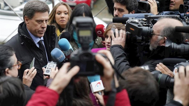 ep el padre de diana quer juan carlos quer atiende a los medios de comunicacion a su llegada a los