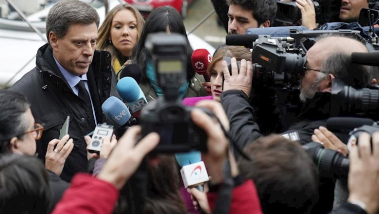 ep el padre de diana quer juan carlos quer atiende a los medios de comunicacion a su llegada a los