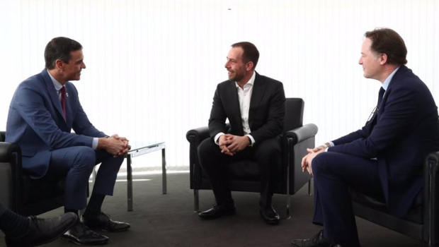 ep el presidente del gobierno pedro sanchez i se reune con el director de operaciones de meta javier