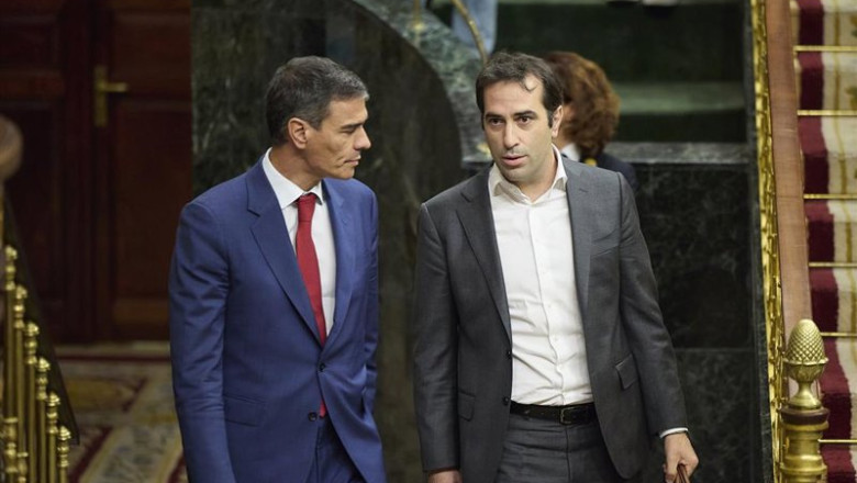 El presidente del Gobierno, Pedro Sánchez, y el ministro de Economía, Comercio y Empresa, Carlos Cuerpo, durante una sesión plenaria, en el Congreso de los Diputados, a 7 de octubre de 2025, en Madrid (España). | Jesús Hellín - Europa Press ep el presidente del gobierno pedro sanchez y el ministro de economia comercio y empresa carlos