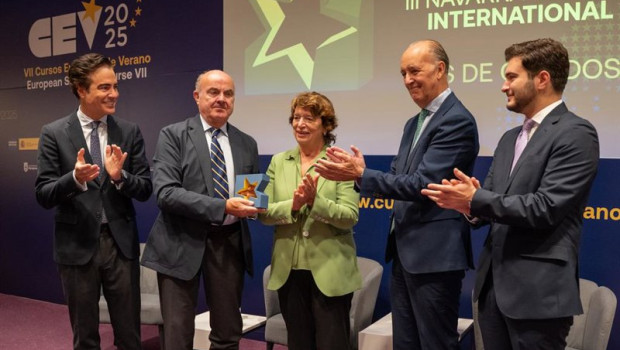 ep el vicepresidente del banco central europeo luis de guindos recibe el iii premio internacional