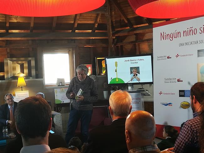 El escritor Jordi Sierra i Fabra en la presentación de 'Ningún niño sin sillita' | EUROPA PRESS ep escritor jordi sierra i fabrala presentacion de ningun ninosillita