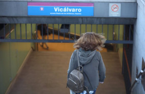 ep imagen de una persona entrando al metro de madrid