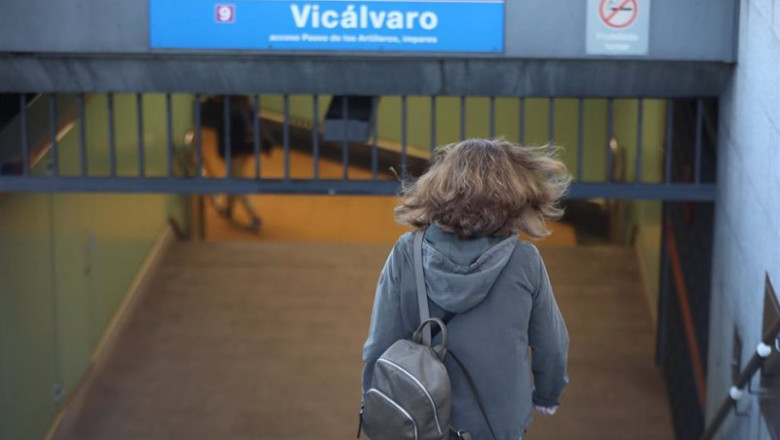 Imagen de una persona entrando al metro de Madrid. | Marta Fernández - Europa Press ep imagen de una persona entrando al metro de madrid