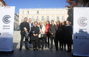 ep la alcaldesamadrid manuela carmena posaadelegadamedio ambientemovilidad ines sabanes ymiembrosayuntamientola presentacionmadrid central proyectoconvertircentrola capitaluna zonaba