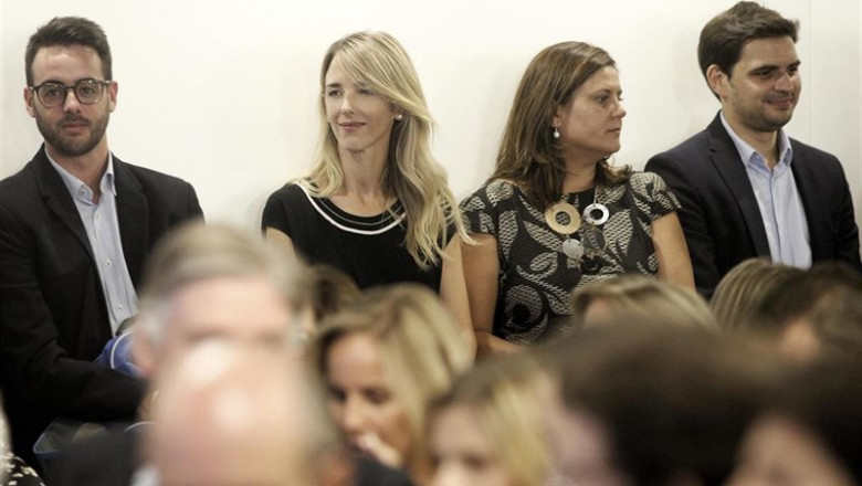 La diputada del PP por Barcelona, Cayetana Álvarez de Toledo (2i) durante la reunión de la Junta Directiva Nacional del partido en su sede, situada en la Calle Génova de Madrid. | Eduardo Parra - Europa Press ep la diputadappbarcelona cayetana alvareztoledo 2i durantereunionla junta directiva nacionalpartidosu sede situadala calle genovamadrid