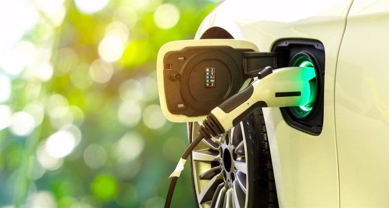 Los compradores de un vehículo eletrificado pueden beneficiarse de la deducción del 15% en el IRPF. | COMUNIDAD DE MADRID ep los compradores de un vehiculo eletrificado pueden beneficiarse de la deduccion del 15 en el irpf