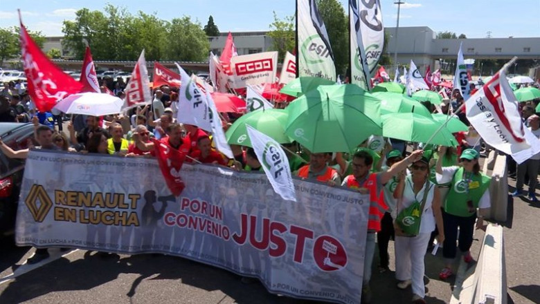 ep trabajadores de la factoria de renault en valladolid durante los paros para exigir la vuelta a