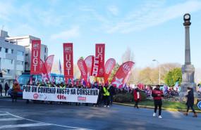ep trabajadores del sector conservero se manifiestan en vilagarcia de arousa pontevedra por un