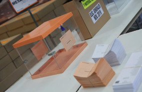 ep urnas cajas y papeletas en el centro logistico de las poximas elecciones generales del 10n en
