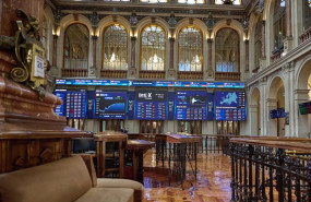 ep varios paneles de valores del ibex 35 en el palacio de la bolsa a 26 de septiembre de 2023 en
