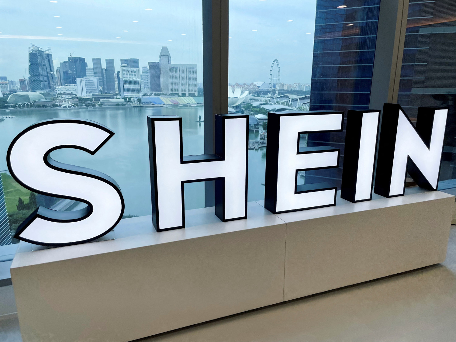 photo d archives du logo shein au bureau de singapour 