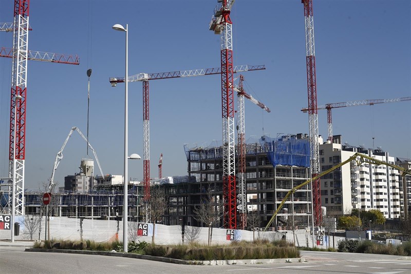 vivienda gruas