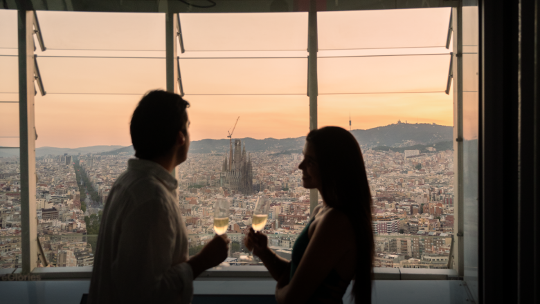 copa de cava junto al atardecer en barcelona en el mirador torre glories 2 1 1 1 20240808151232 
