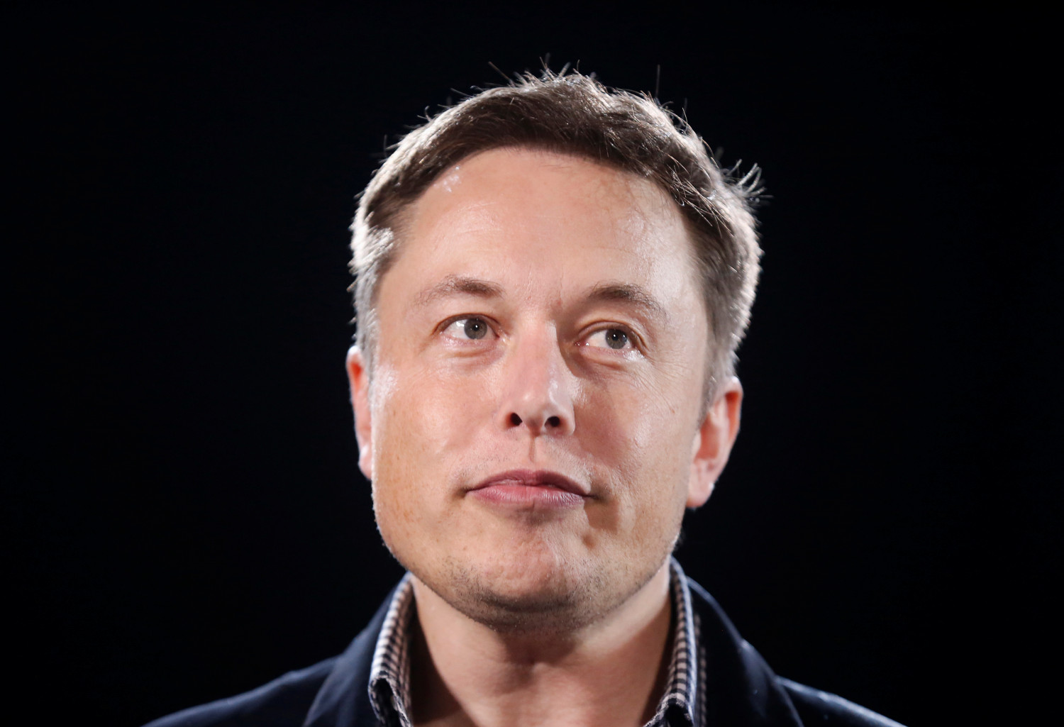 Escuchar música, sí; resolver dudas, no: la política de comunicación de Elon Musk