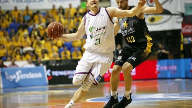 ep adam waczynski e aaron doornekamp iberostar tenerifeunicaja