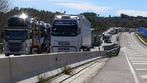 ep archivo   la ue adopta las nuevas reglas para reducir un 90 las emisiones de camiones y autobuses