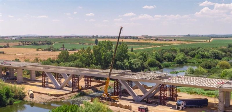 Archivo - Obras de un puente en Badajoz | CNC - Archivo ep archivo obras de un puente en badajoz