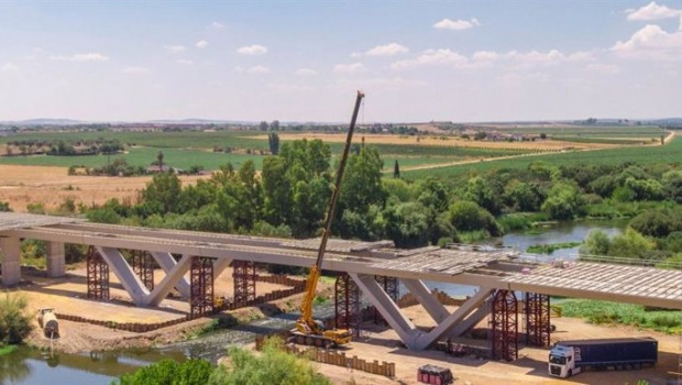 ep archivo   obras de un puente en badajoz
