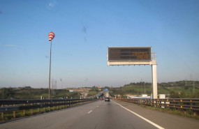 ep archivo   senal de radar de velocidad en una carretera