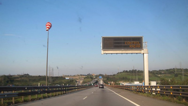 Archivo - Señal de radar de velocidad en una carretera. | EUROPA PRESS - Archivo ep archivo senal de radar de velocidad en una carretera