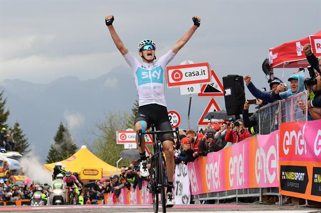 Chris Froome celebra su victoria en la 14ª etapa del Giro de Italia 2018. | GIRO D'ITALIA ep chris froome celebravictoriala 14 etapagiroitalia 2018
