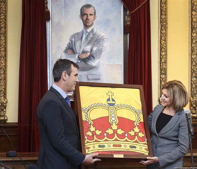 Cospedal bandera | EUROPA PRESS/AYUNTAMIENTO ep cospedal bandera