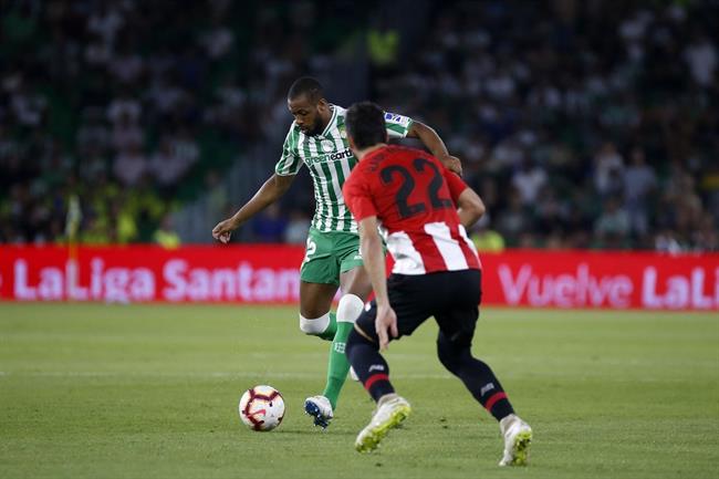 El defensa brasileño Sidnei, en un partido con el Betis | @REALBETIS ep defensa brasileno sidnei enpartidobetis