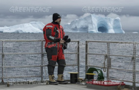 ep el actor javier bardem a bordo del barco arti sunrise de greenpeace en la bahia de hughes en el