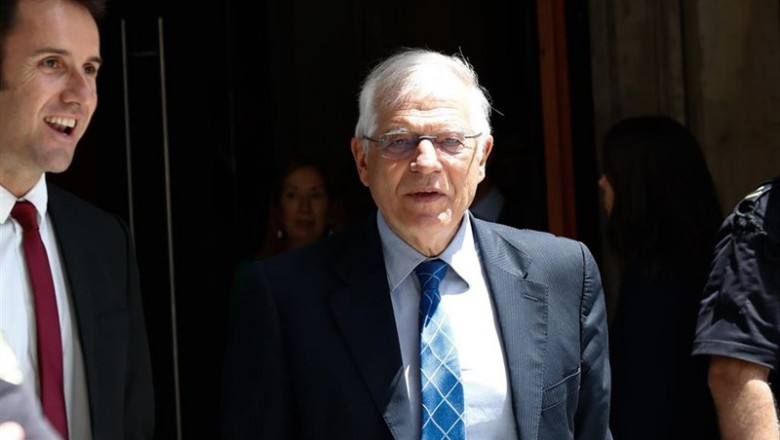 El ministro de Asuntos Exteriores y UE en funciones, Josep Borrell, a la salida de la sesión de la primera investidura fallida del candidato socialista a la Presidencia del Gobierno. | Óscar J.Barroso - Europa Press - Archivo ep el ministro de asuntos exteriores y ue en funciones josep borrell a la salida de la sesion de la