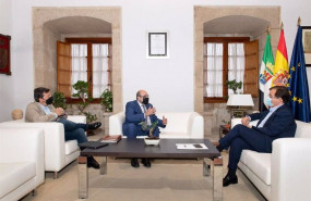 ep el presidente de la junta de extremadura guillermo fernandez vara en una reunion en merida con el